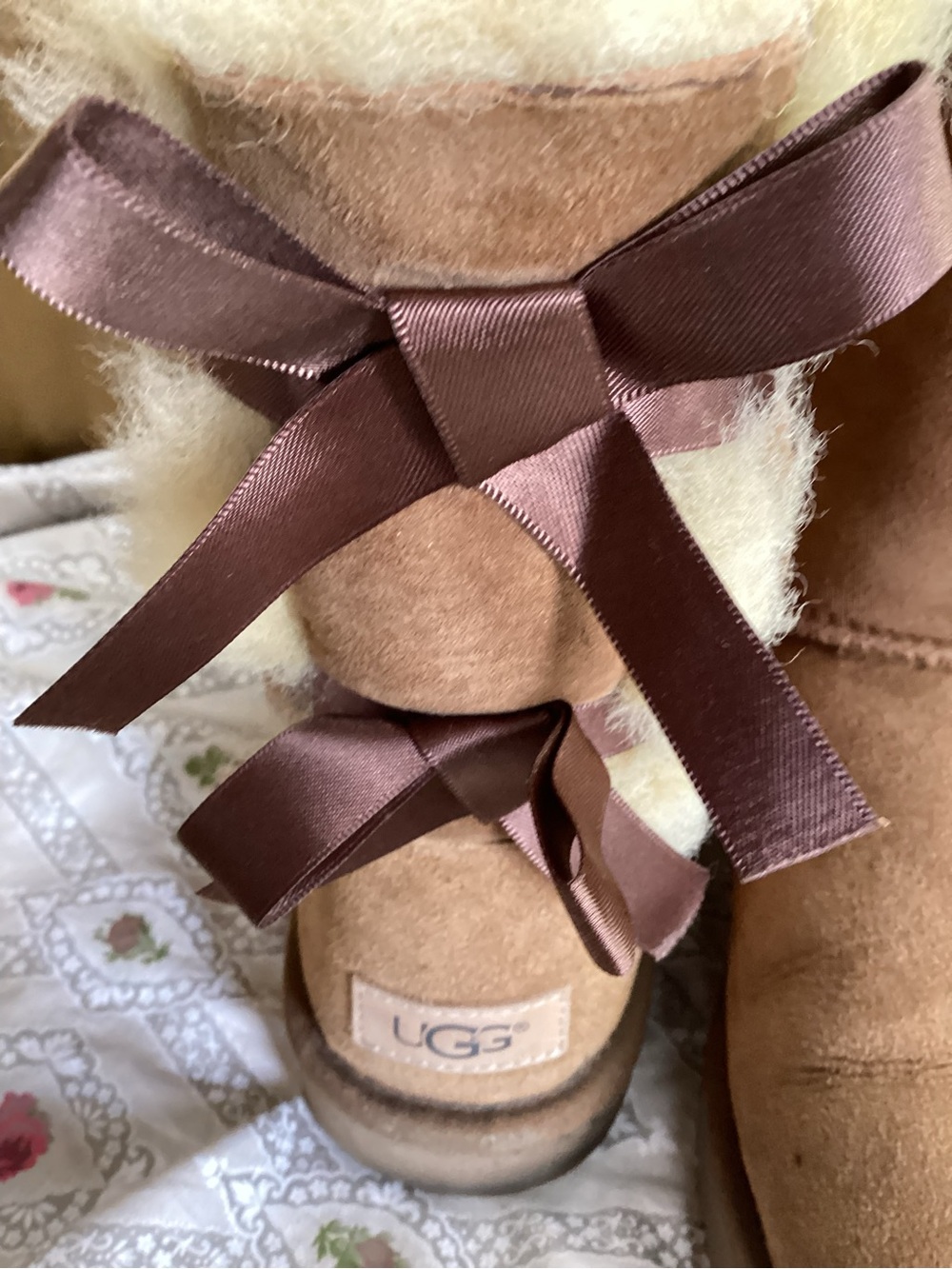 UGG W Bailey Bow II Suede Boots with Chocolate Satin Bows 8 EUC